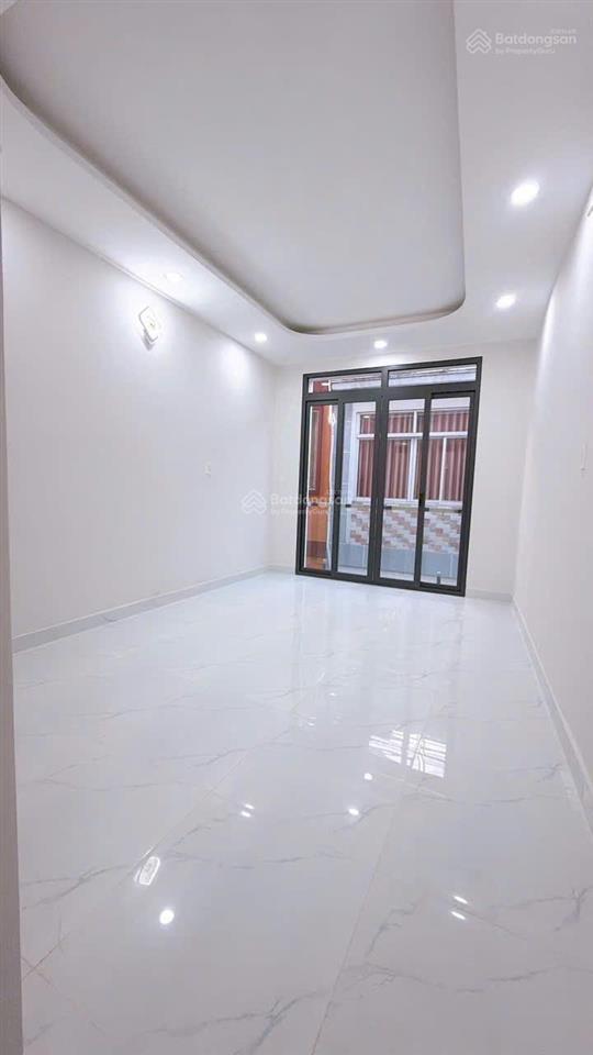 Bán nhà đẹp 4 tấm khu vip ẩm thực 20 thước quận 4 hẻm 4m giá 5 tỉ nhĩnh giáp q1 chỉ 1 di chuyển