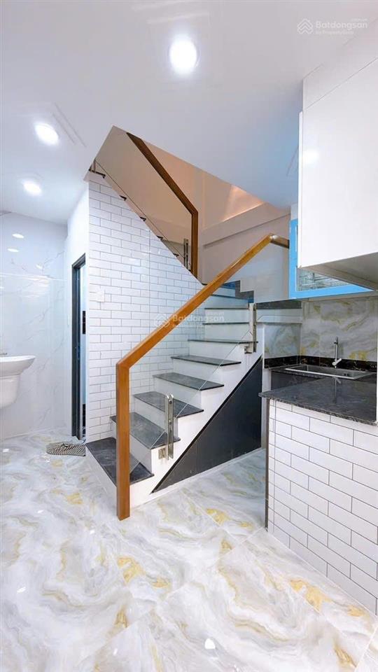 Bán nhà đẹp 4 tấm khu vip ẩm thực 20 thước quận 4 hẻm 4m giá 5 tỉ nhĩnh giáp q1 chỉ 1 di chuyển