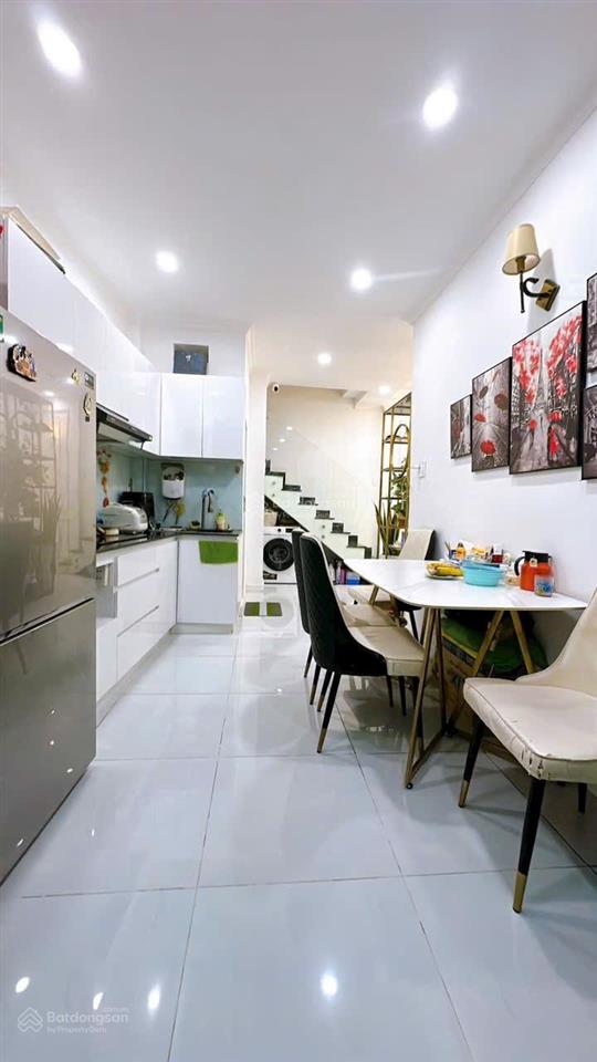 Bán nhà đẹp hình thật 2 tấm tại q4 gần chợ 200 xóm chiếu dt 3,4*11m nở hậu 8m giá 4tỉ599 khu dân cư