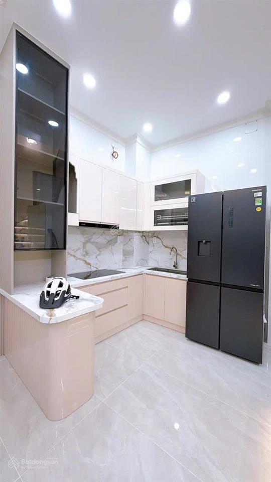 Bán nhà đẹp mới xây 4 tấm thiết kế hiện đại dt đẹp 5*8 hẻm 3m thông giáp q1 giá 6 tỉ 8 tl mạnh
