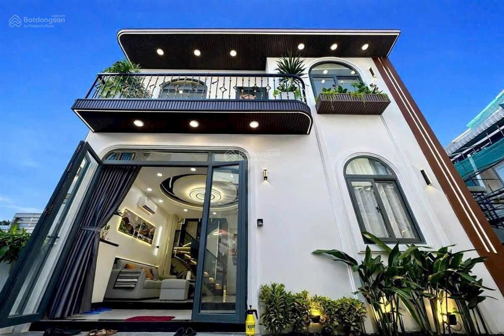 Gấp bán nhà đẹp tại q7 giảm 600tr còn 5 tỉ 950 tl dt 7*7 hẻm thoáng căn góc có 3pn khu dân cư