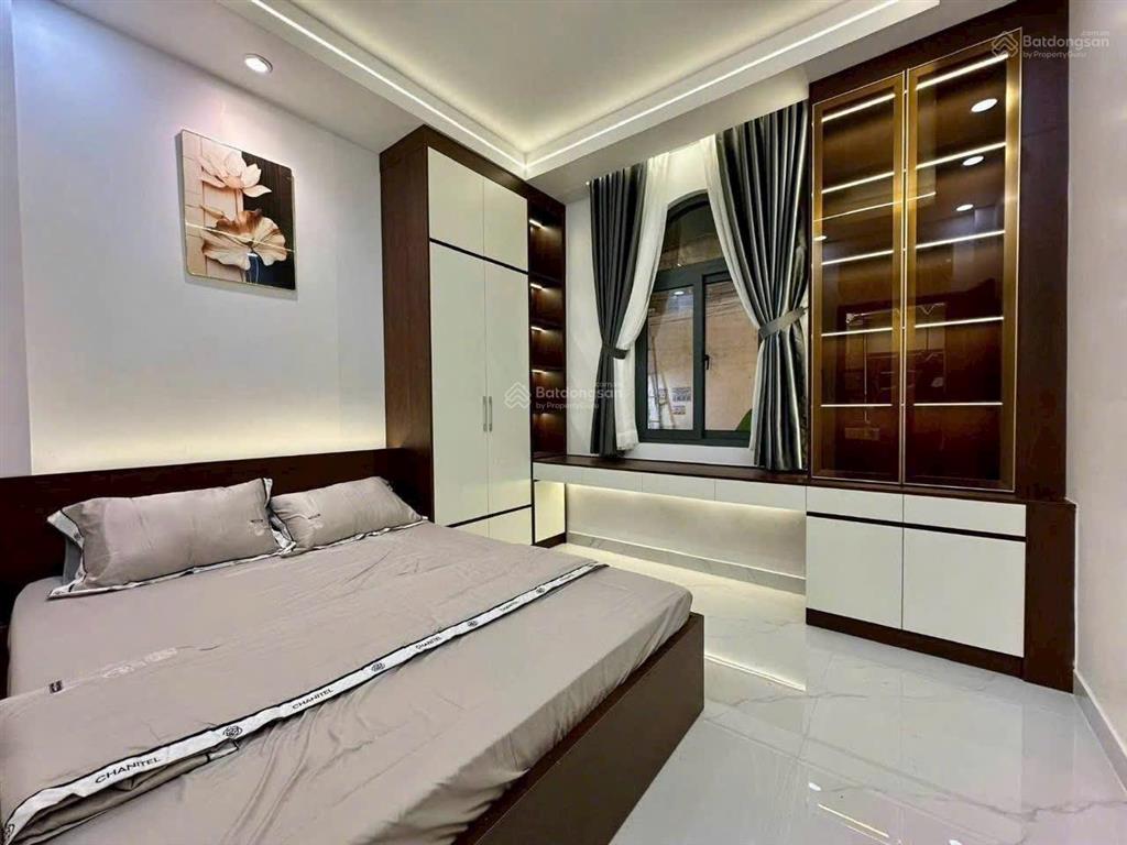 Gấp bán nhà đẹp tại q7 giảm 600tr còn 5 tỉ 950 tl dt 7*7 hẻm thoáng căn góc có 3pn khu dân cư