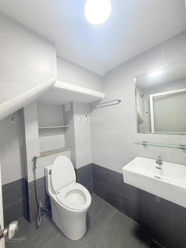 Nhà bán gấp q4 dt rộng 3 tấm 4pn hẻm 3m gần chợ 200 giá chỉ 5 tỉ 199 khu dân cư