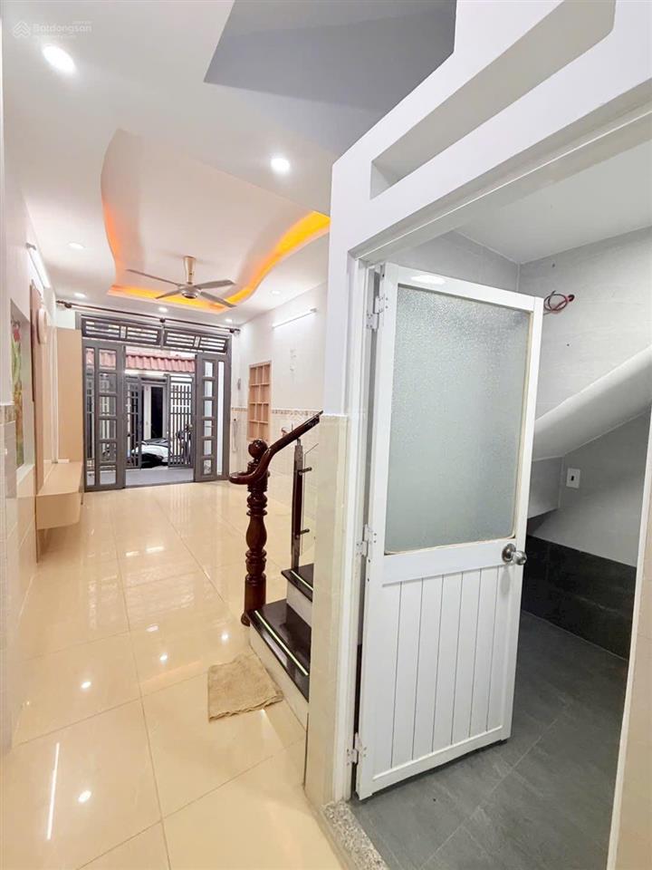 Nhà bán gấp q4 dt rộng 3 tấm 4pn hẻm 3m gần chợ 200 giá chỉ 5 tỉ 199 khu dân cư