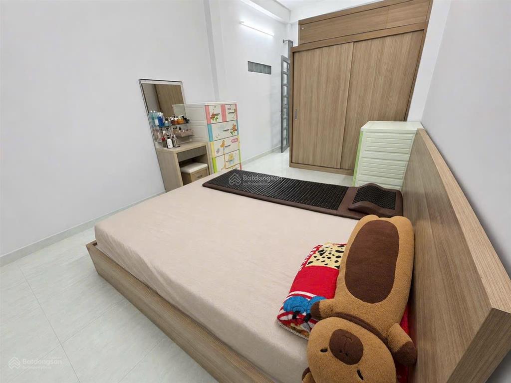 Nhà bán gấp q4 dt rộng 3 tấm 4pn hẻm 3m gần chợ 200 giá chỉ 5 tỉ 199 khu dân cư