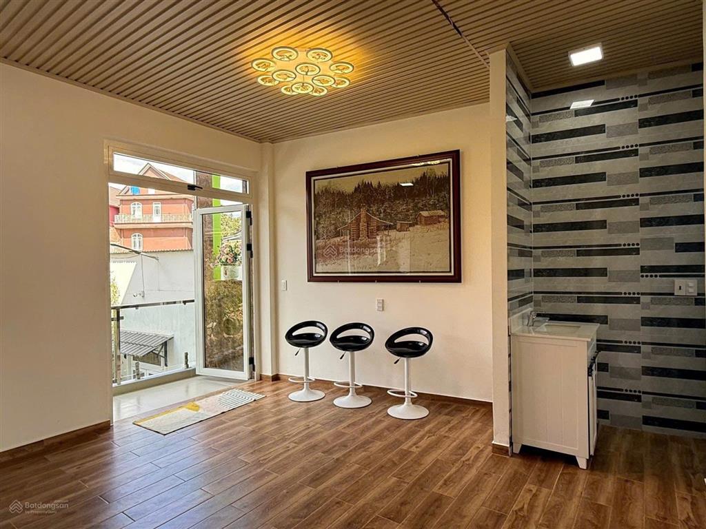 Bán nhà 4pn, 5 ban công, 3pk, 3 bếp, đường đa minh, p. cam ly, đà lạt, 6,8 tỷ, sổ riêng đường ô tô