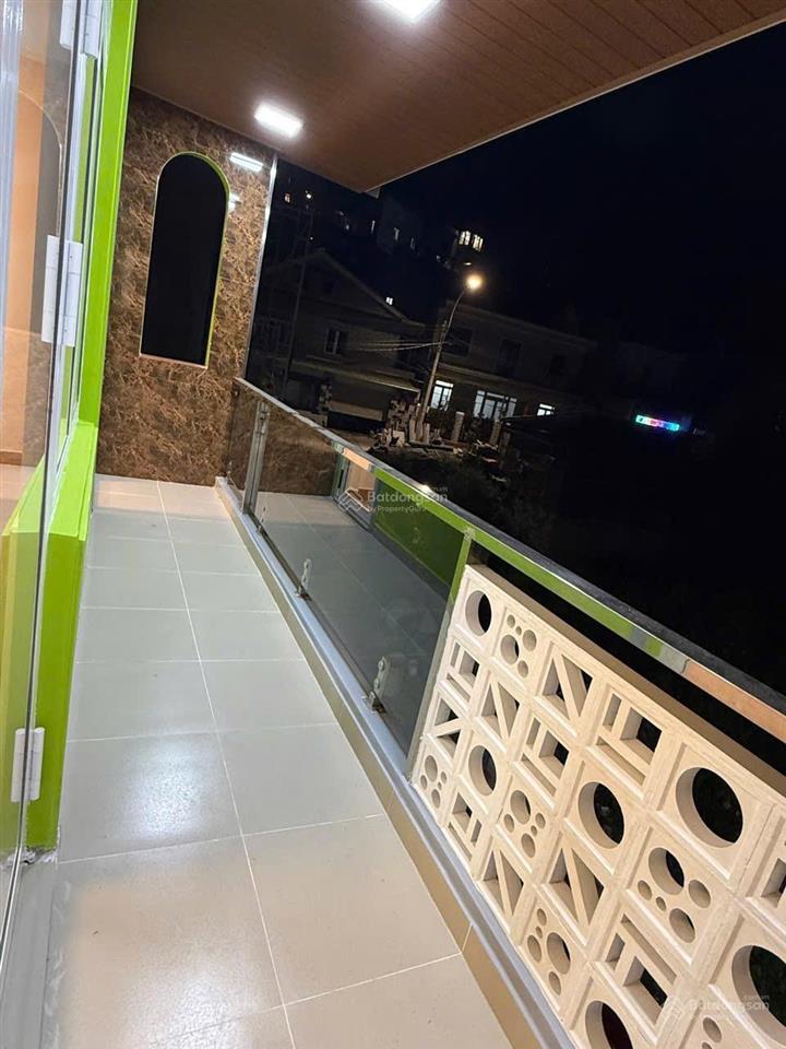 Bán nhà 4pn, 5 ban công, 3pk, 3 bếp, đường đa minh, p. cam ly, đà lạt, 6,8 tỷ, sổ riêng đường ô tô