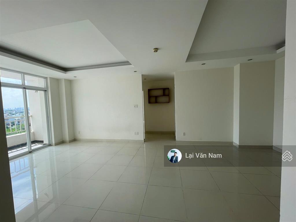Hot, 3pn 2wc  siêu to siêu rẻ, 3 giường + 1 máy lạnh + 2 ban công + 1 tủ lạnh 2 máy nước nóng
