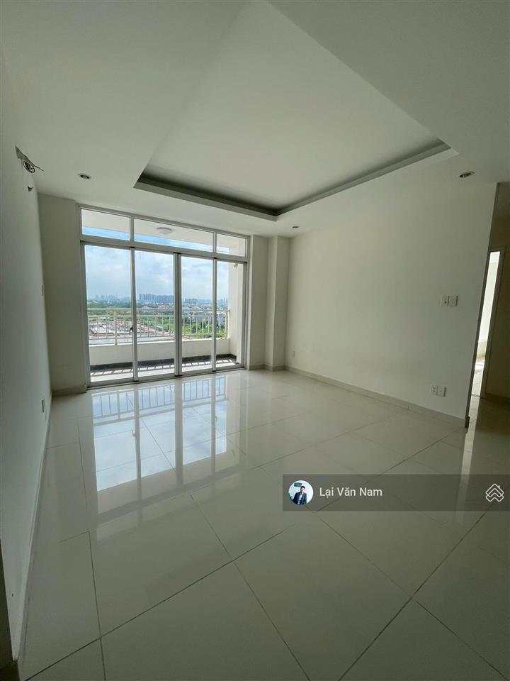 Hot, 3pn 2wc  siêu to siêu rẻ, 3 giường + 1 máy lạnh + 2 ban công + 1 tủ lạnh 2 máy nước nóng