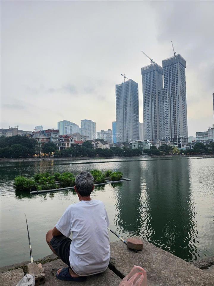 Chính chủ bán căn 2pn + 1, 2wc sửa đc thành 3n. view pháo hoa hồ văn quán, ban công đn, sổ lâu dài