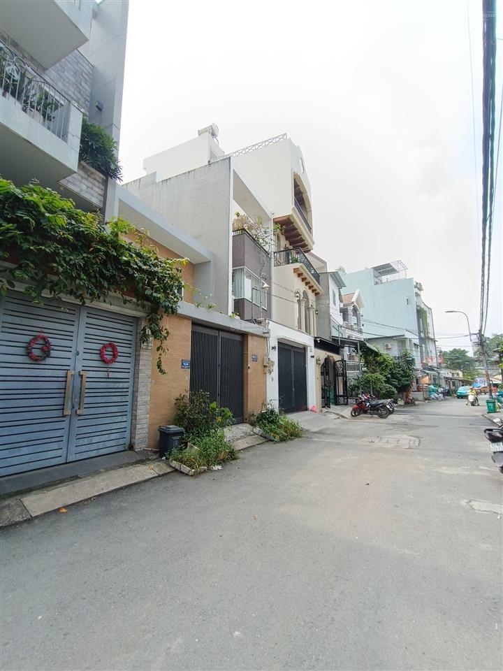 Bán 217m2 đất hẻm oto pla gần ga metro. dt 7,5x29m góc 2mt, giá rẻ chỉ 11,5 tỷ còn tl