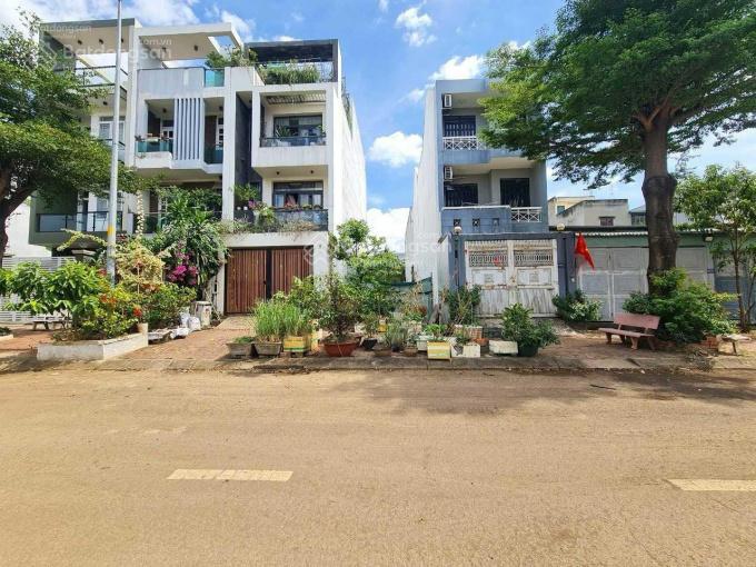 Đường rộng 25m giảm giá bán nhanh chỉ 9,3 tỷ lô đẹp 90m2 (4,5x20). kdc nam long đường đỗ xuân hợp.
