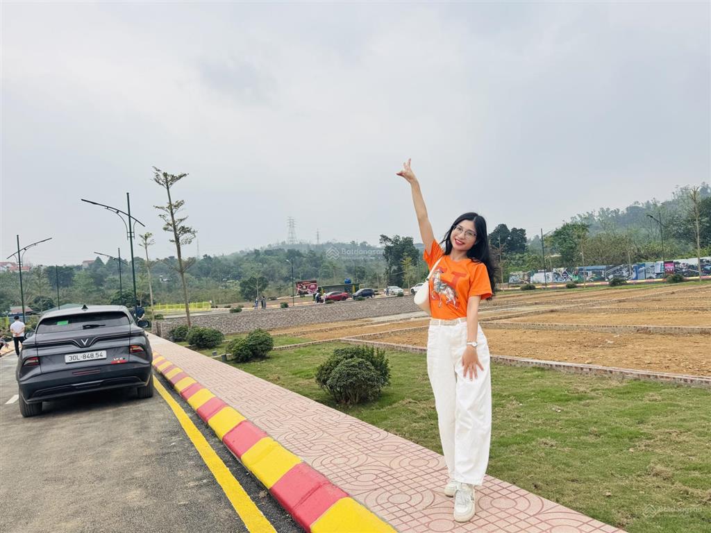 Bán nhanh lô 100m2 full thổ cư phú cát, nhỉnh 2 tỷ, ngay đhqg,  em anh 0988 412 ***