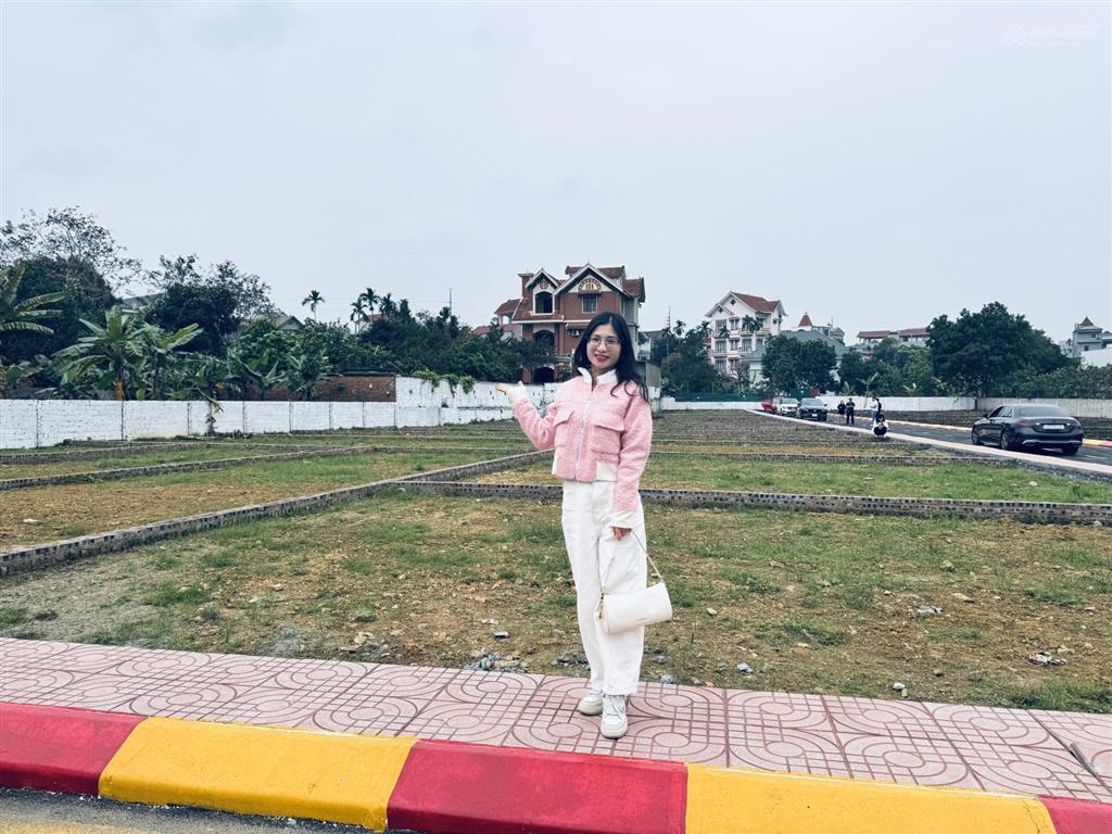 Bán nhanh lô 100m2, trục chính phú cát, nhỉnh 4 tỷ, cách ql21 chỉ 50m, call em anh 0988 412 ***