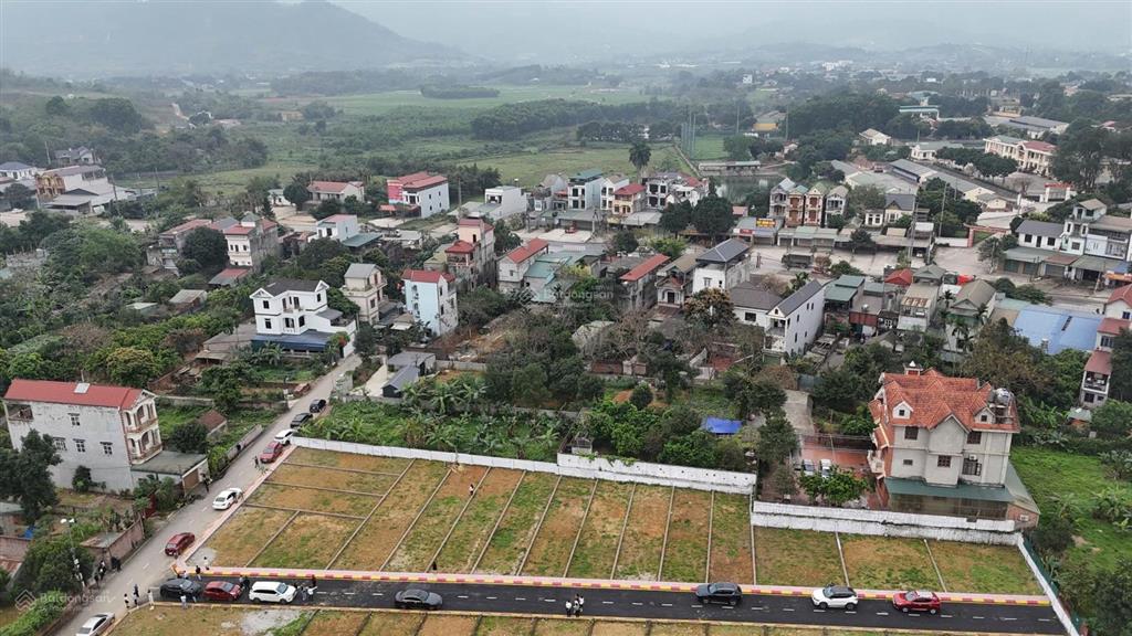 Bán nhanh lô 100m2, trục chính phú cát, nhỉnh 4 tỷ, cách ql21 chỉ 50m, call em anh 0988 412 ***