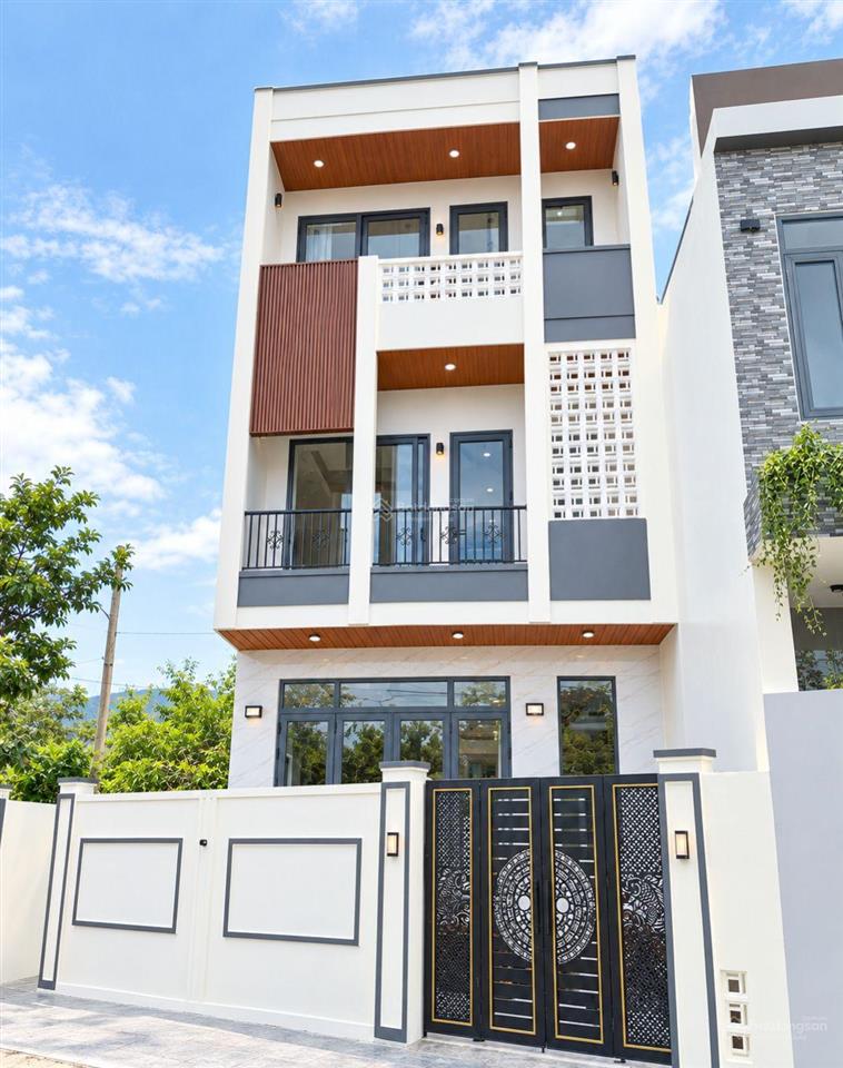Nhà diên toàn 3 tầng giá 2 tỷ 750 triệu
