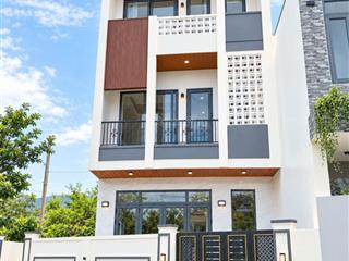 Nhà diên toàn 3 tầng giá 2 tỷ 750 triệu
