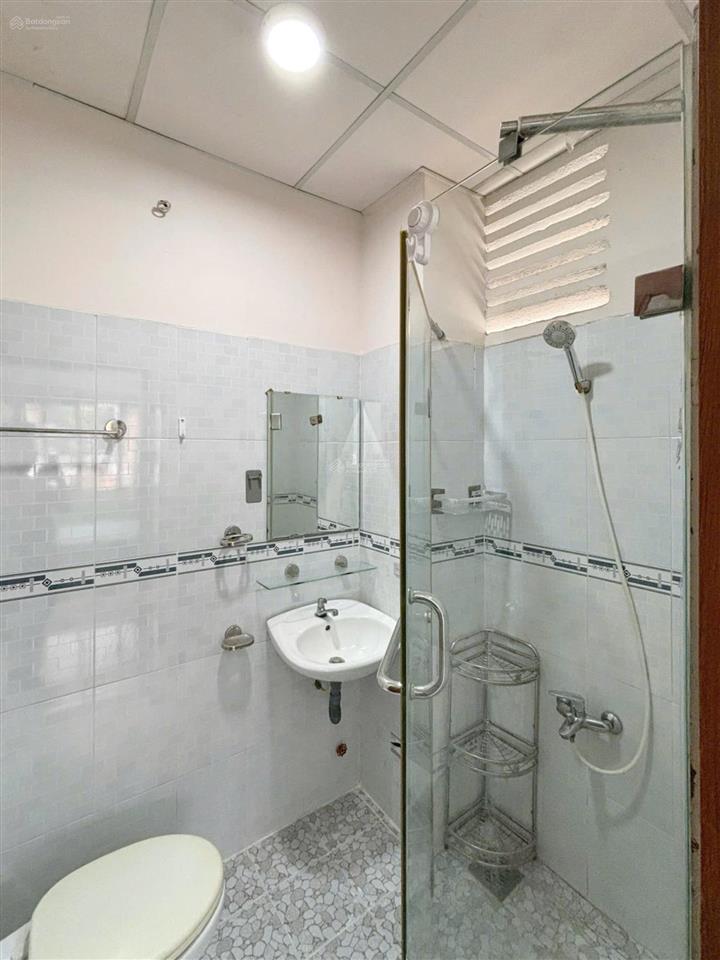 Phòng ban công chỉ 5tr7 gần nhà hát hoà bình