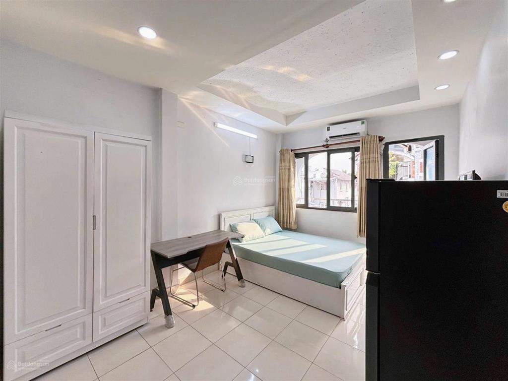 Phòng ban công chỉ 5tr7 gần nhà hát hoà bình