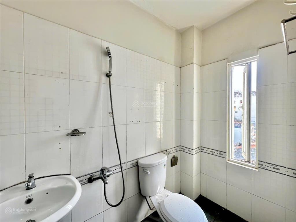 Phòng full nội thất ánh sáng trời ngay chợ tân mỹ
