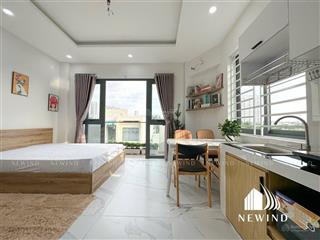 Phòng ban công ngay nhà hát hoà bình full nt