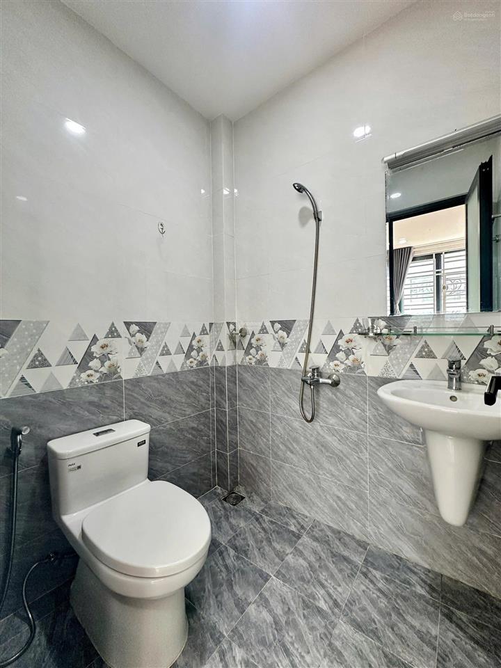 Phòng full nội thất mới ngay cầu nguyễn tri phương