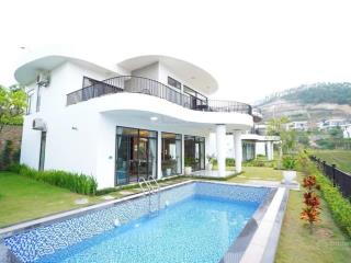 Bán căn biệt thự 600m2 đã có sổ đỏ căn góc view thung lũng và bể bơi vô cực giá 10 tỷ