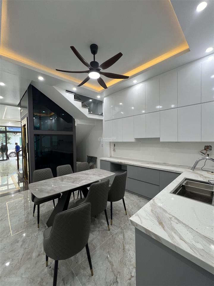 Căn nhà 4 tầng 60m có thang máy tái định cư chợ hoa quả hồng bàng cực đẹp chỉ 7,2 tỷ.  0977 942 ***