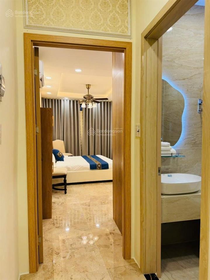 Nhà mới ở ngay đường lạc long quân, gần mặt tiền, hxh tránh, 3pn, full nội thất, 5,05 tỷ