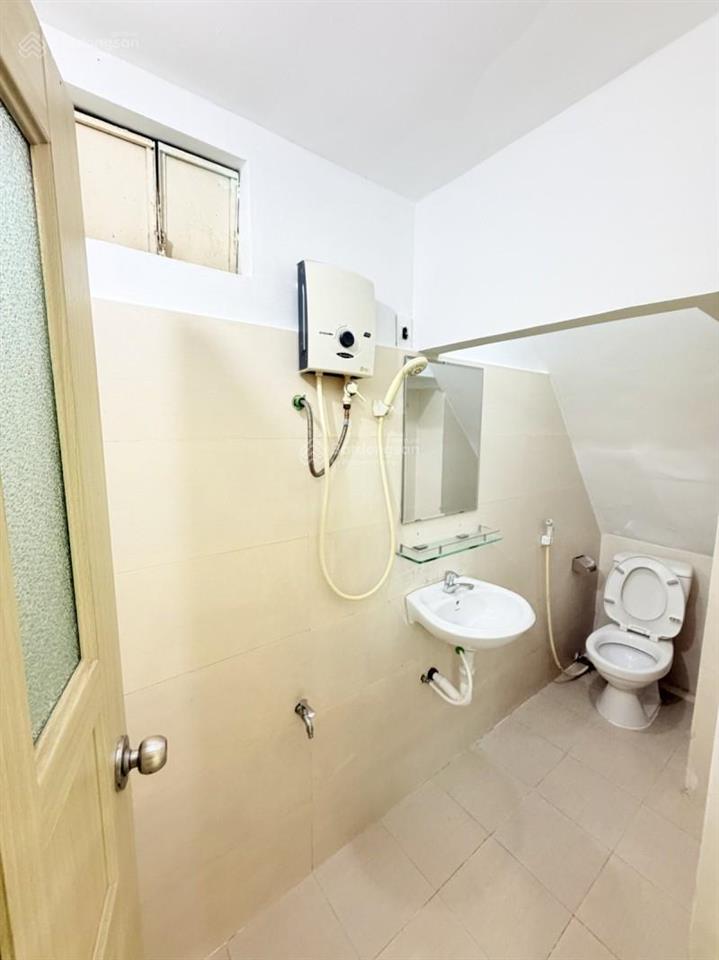 Bán nhà 2 tầng, 3.5m x 12m vuông a4, 6.9 tỷ, lê văn sỹ, tân bình, hẽm 3m, sân trước rộng 8m