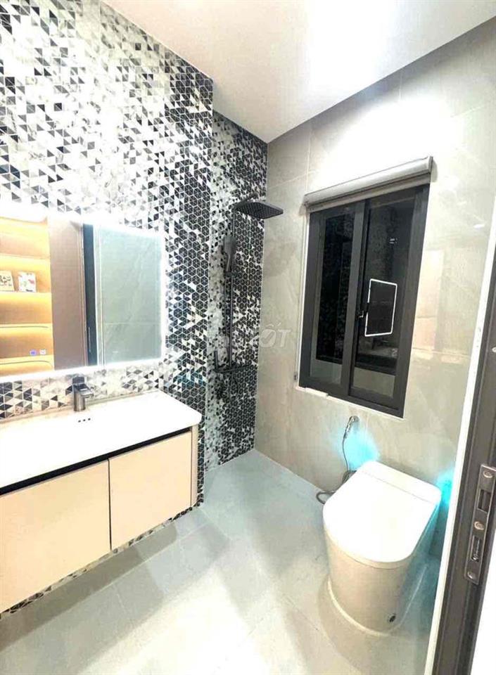 Cho thuê phòng ban công có nội thất