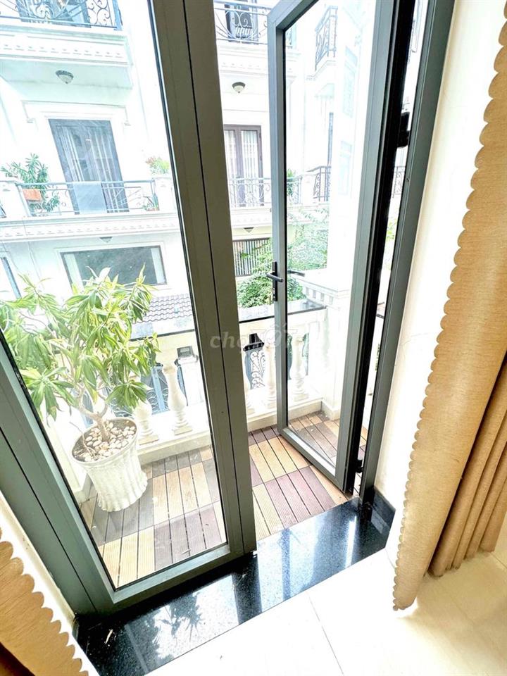 Cho thuê phòng có ban công nội thất