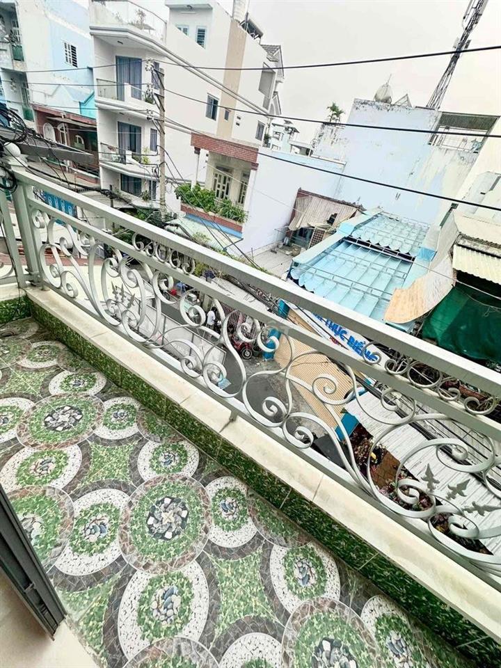 Cho thuê phòng có ban công nội thất