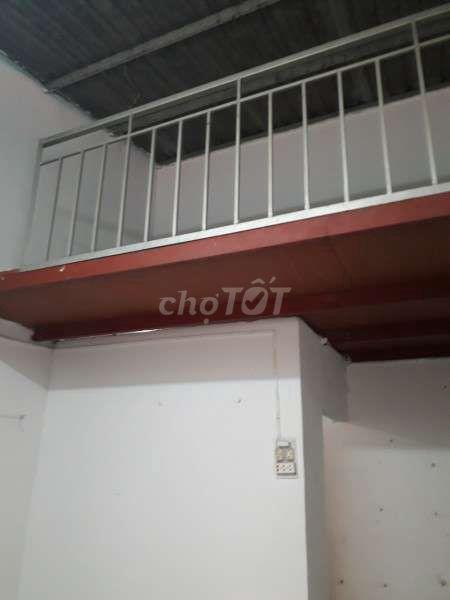 Khu vực an ninh khu dân cư đông đúc gần chợ và trường học 