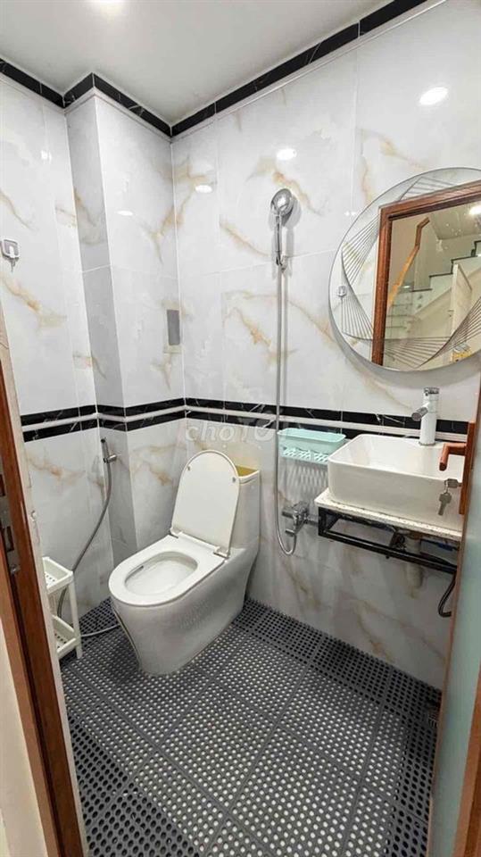 NHÀ MỚI ĐẸP - GẦN TRỤC ĐƯỜNG LỚN PHẠM VĂN ĐỒNG