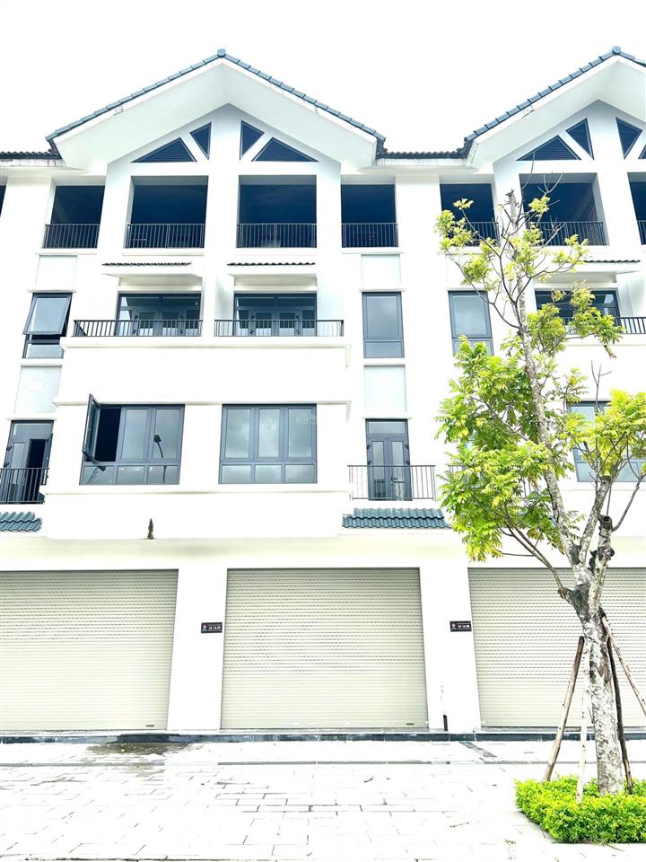 Chủ nhà cần tiền bán gấp liền kề 12 đường 30m dự án hinode royal park. giá 17,2 tỷ/100m2