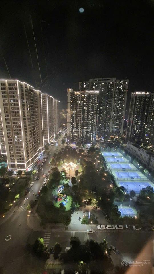 Cho thuê 2 phòng ngủ 2wc căn góc tòa m1 full đồ tầng 18 view biển hồ