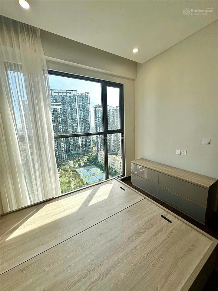 Cho thuê 2 phòng ngủ 2wc căn góc tòa m1 full đồ tầng 18 view biển hồ