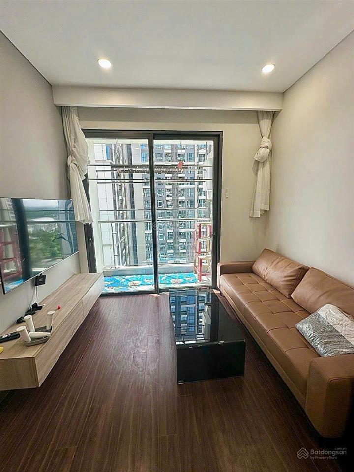 Cho thuê 2 phòng ngủ 2wc căn góc tòa m1 full đồ tầng 18 view biển hồ