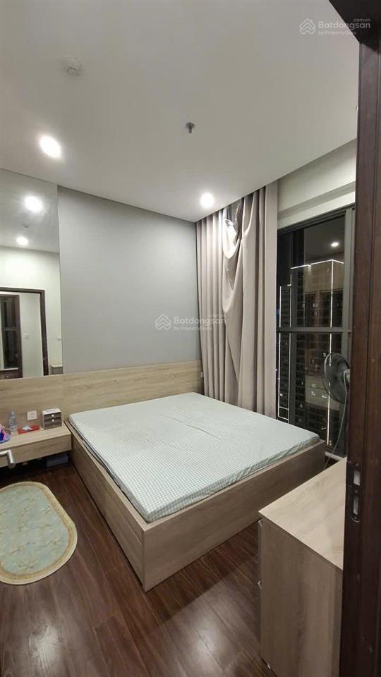 Cho thuê 2 phòng ngủ 2wc căn góc tòa m1 full đồ tầng 18 view biển hồ