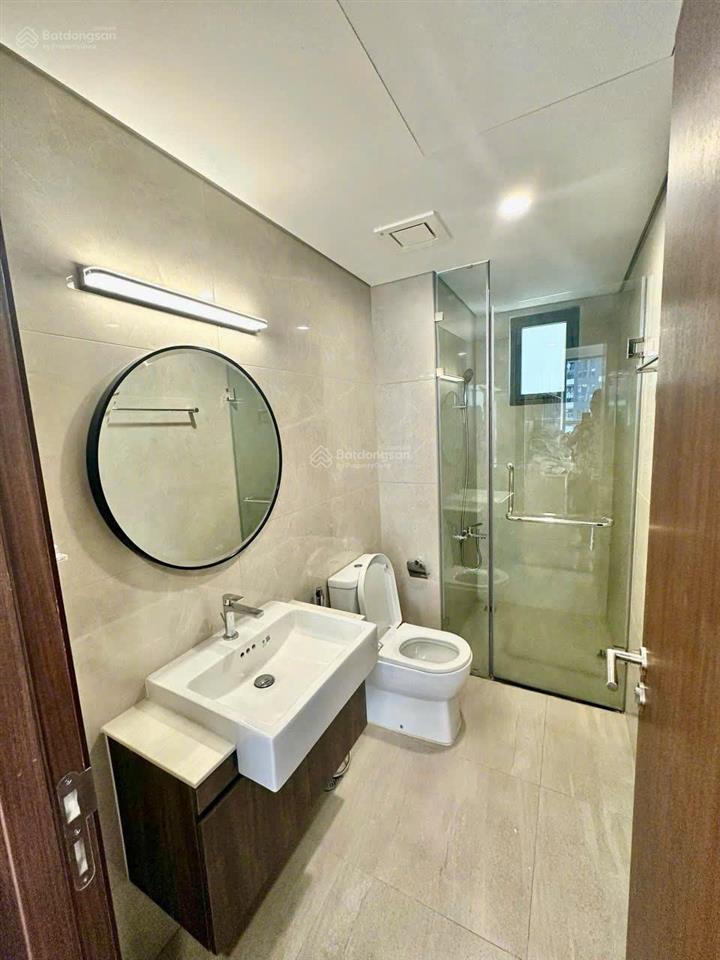 Cho thuê 2 phòng ngủ 2wc căn góc tòa m1 full đồ tầng 18 view biển hồ