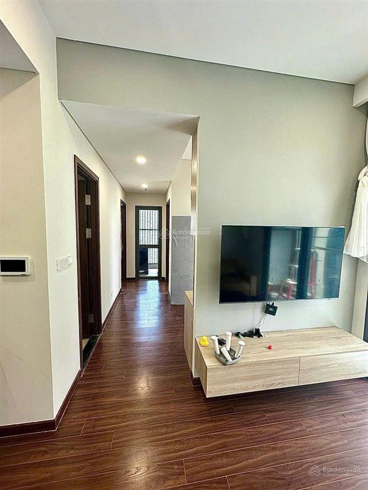 Cho thuê 2 phòng ngủ 2wc căn góc tòa m1 full đồ tầng 18 view biển hồ