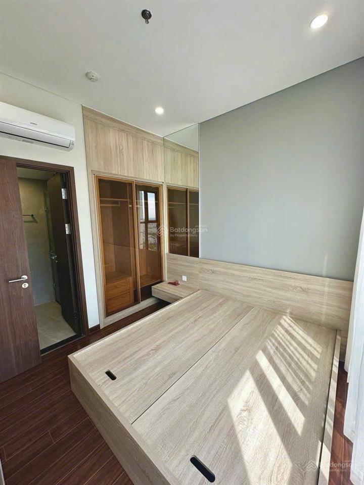 Cho thuê 2 phòng ngủ 2wc căn góc tòa m1 full đồ tầng 18 view biển hồ
