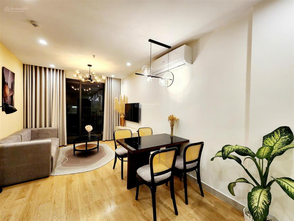 Cho thuê căn 2 ngủ 55m full đồ tòa s2.09 tầng 18 giá 8 triệu, căn siêu đẹp tại vin 1