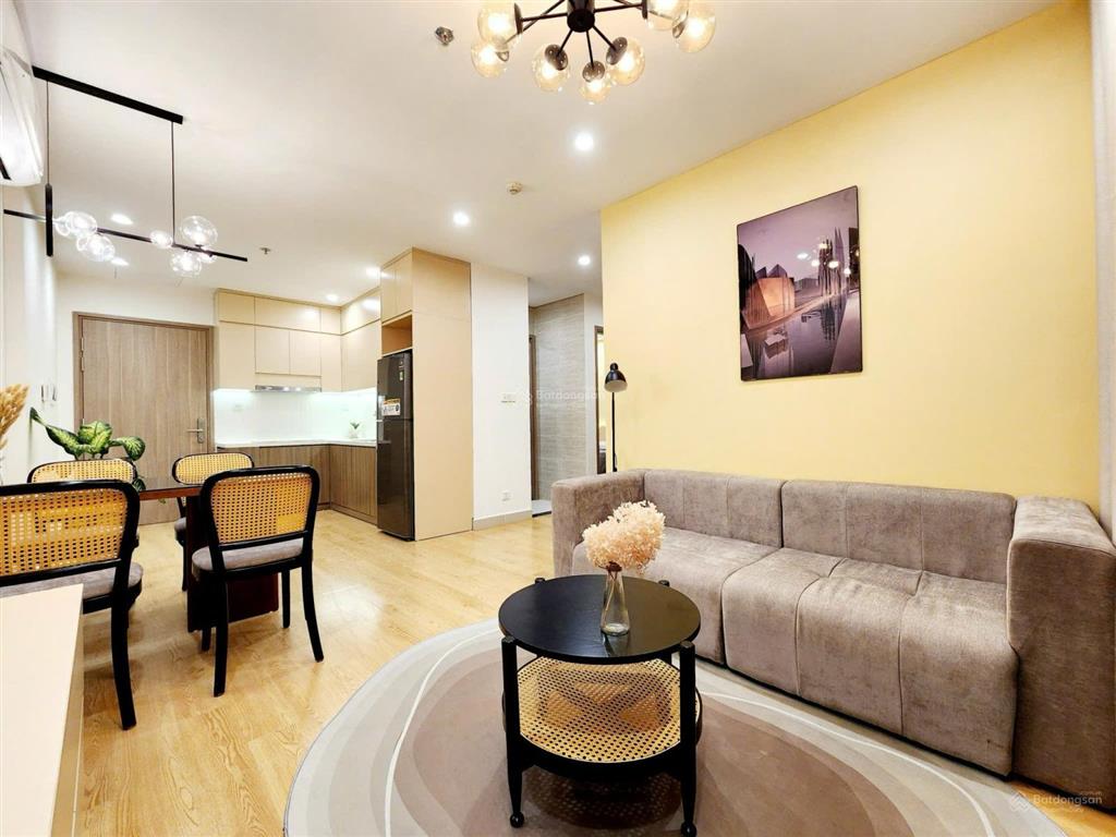 Cho thuê căn 2 ngủ 55m full đồ tòa s2.09 tầng 18 giá 8 triệu, căn siêu đẹp tại vin 1