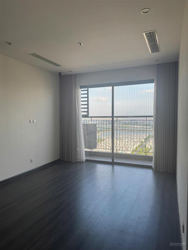 3 ngủ đồ nguyên bản tòa r1.05 diện tích 100m view biển hồ  cho thuê 13 triệu