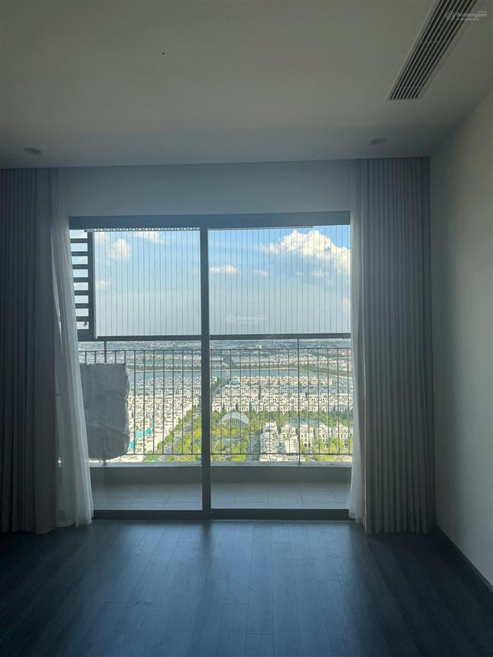3 ngủ đồ nguyên bản tòa r1.05 diện tích 100m view biển hồ  cho thuê 13 triệu