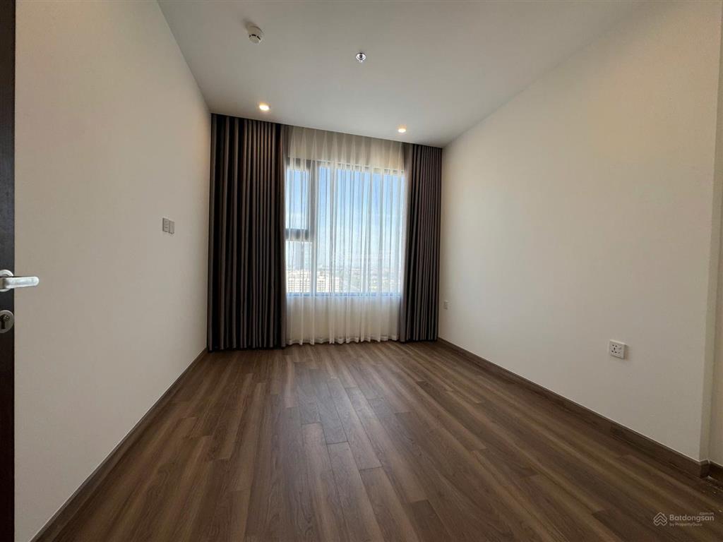 Cho thuê căn 2 pn đồ nguyên bản sẵn rèm và nóng lạnh tòa zurich 1 hướng đông nam view thoáng
