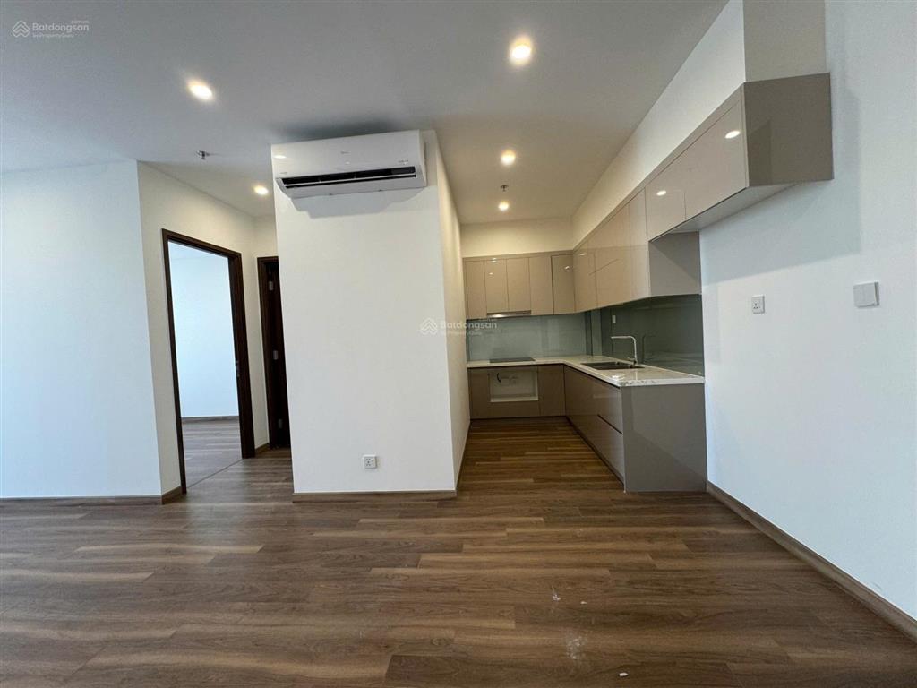 Cho thuê căn 2 pn đồ nguyên bản sẵn rèm và nóng lạnh tòa zurich 1 hướng đông nam view thoáng