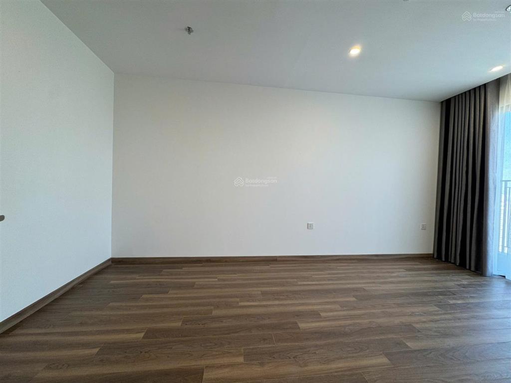 Cho thuê căn 2 pn đồ nguyên bản sẵn rèm và nóng lạnh tòa zurich 1 hướng đông nam view thoáng